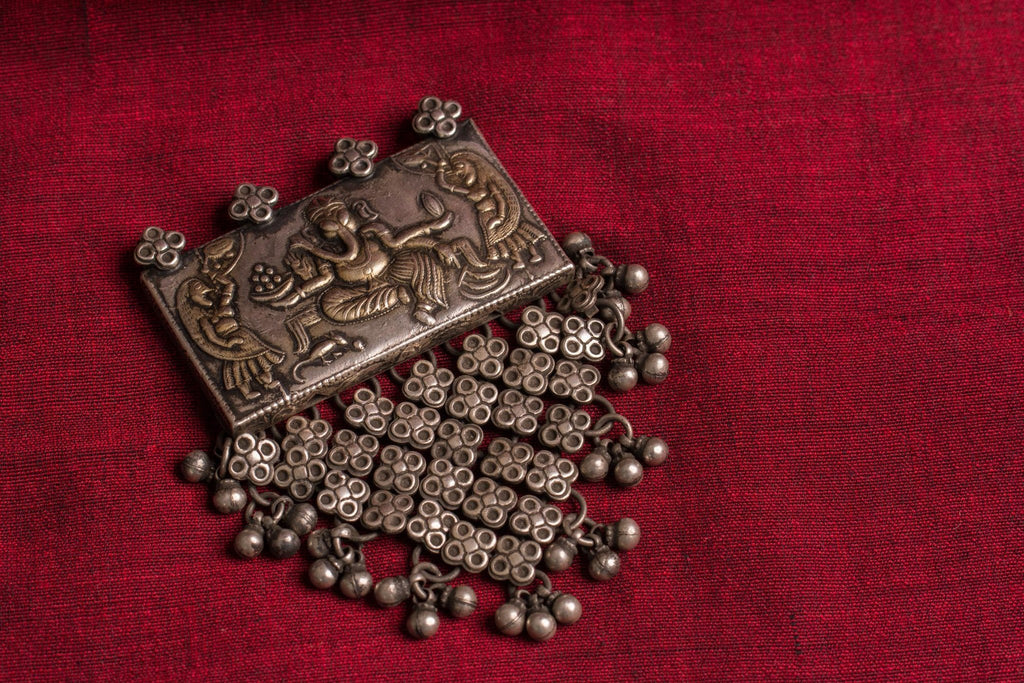 20a502-Silver-Amrapali-Pendant-rectangular-embossed-raised-design-Ganesh-floral-bead