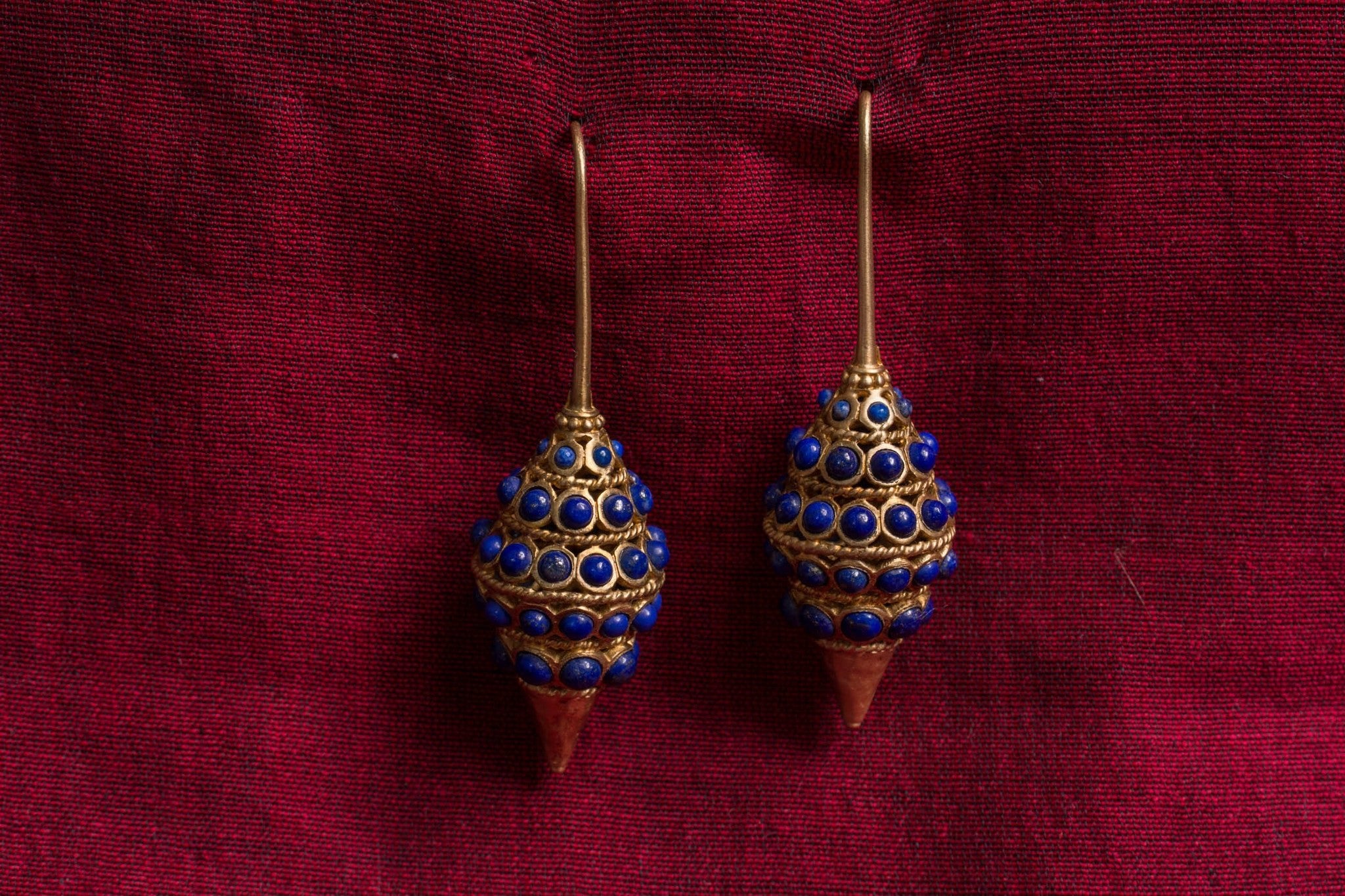 20A509 Silver Gold Plated Amrapali Earrings with Raised Design and Lapis