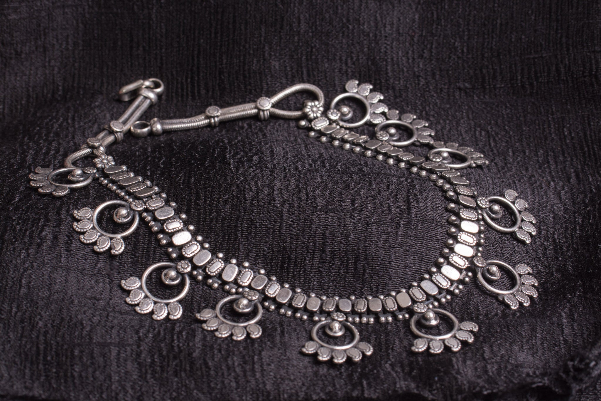 20a511-silver-amrapali-beaded-necklace-embossed-geometric-designs