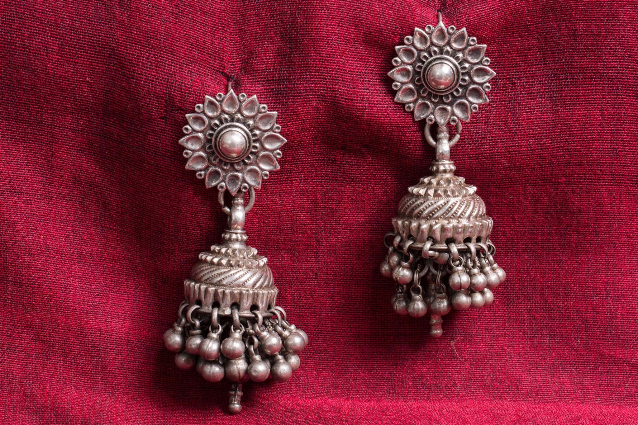 20a517-silver-amrapali-earrings-floral-top-embossed-chandelier-bead