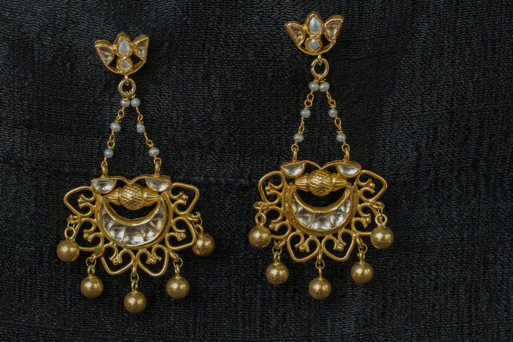 20a535-silver-plated-gold-amrapali-earrings-glass-pearl-floral-top