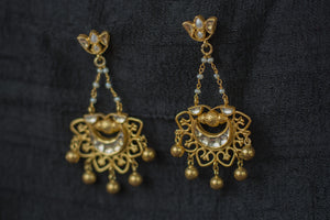 20a535-silver-plated-gold-amrapali-earrings-glass-pearl-floral-top-alternate-view
