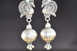 20a549-silver-amrapali-earrings-bird-embossed-c