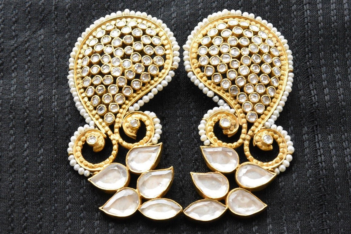 20A823 Paisley Style Glass & Pearl Earrings
