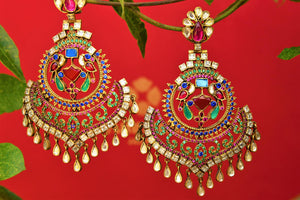 Buy silver gold plated Amrapali glass chandelier earrings online from Pure Elegance. Our fashion store in USA brings an exquisite range of Indian earrings in USA.-closeup