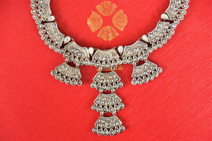 Shop stunning antique silver and glass necklace set online in USA. Shop exclusive gold plated jewelry, wedding jewelry , bridal jewelry, gold plated earrings, silver jewelry from Amrapali at Pure Elegance Indian fashion store in USA.-closeup