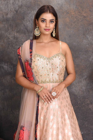 Buy beautiful cream chanderi Banarasi Anarkali online in USA with floral border. Set a style statement on special occasions in exquisite designer lehengas, Anarkali suits, sharara suits, salwar suits, Indowestern outfits from Pure Elegance Indian fashion store in USA.-closeup