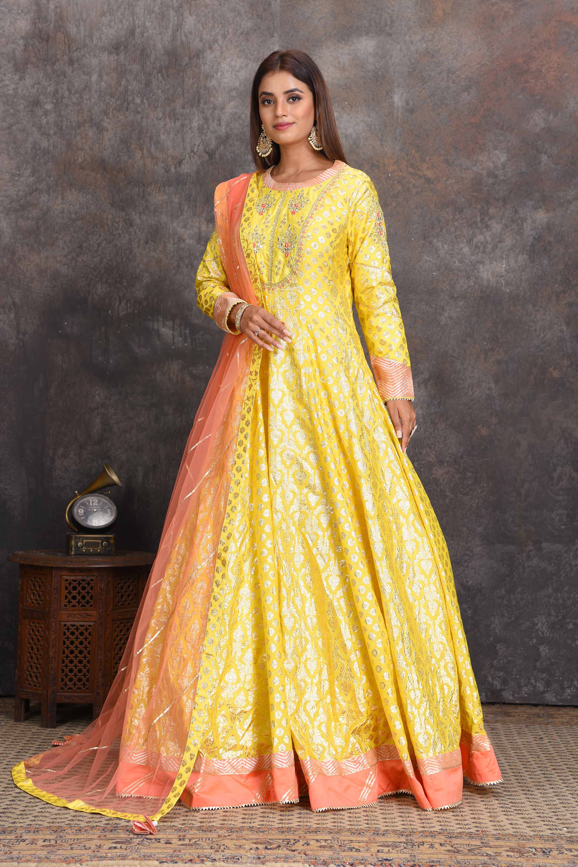 Buy bright yellow chanderi Banarasi Anarkali online in USA with peach dupatta. Set a style statement on special occasions in exquisite designer lehengas, Anarkali suits, sharara suits, salwar suits, Indowestern outfits from Pure Elegance Indian fashion store in USA.-front
