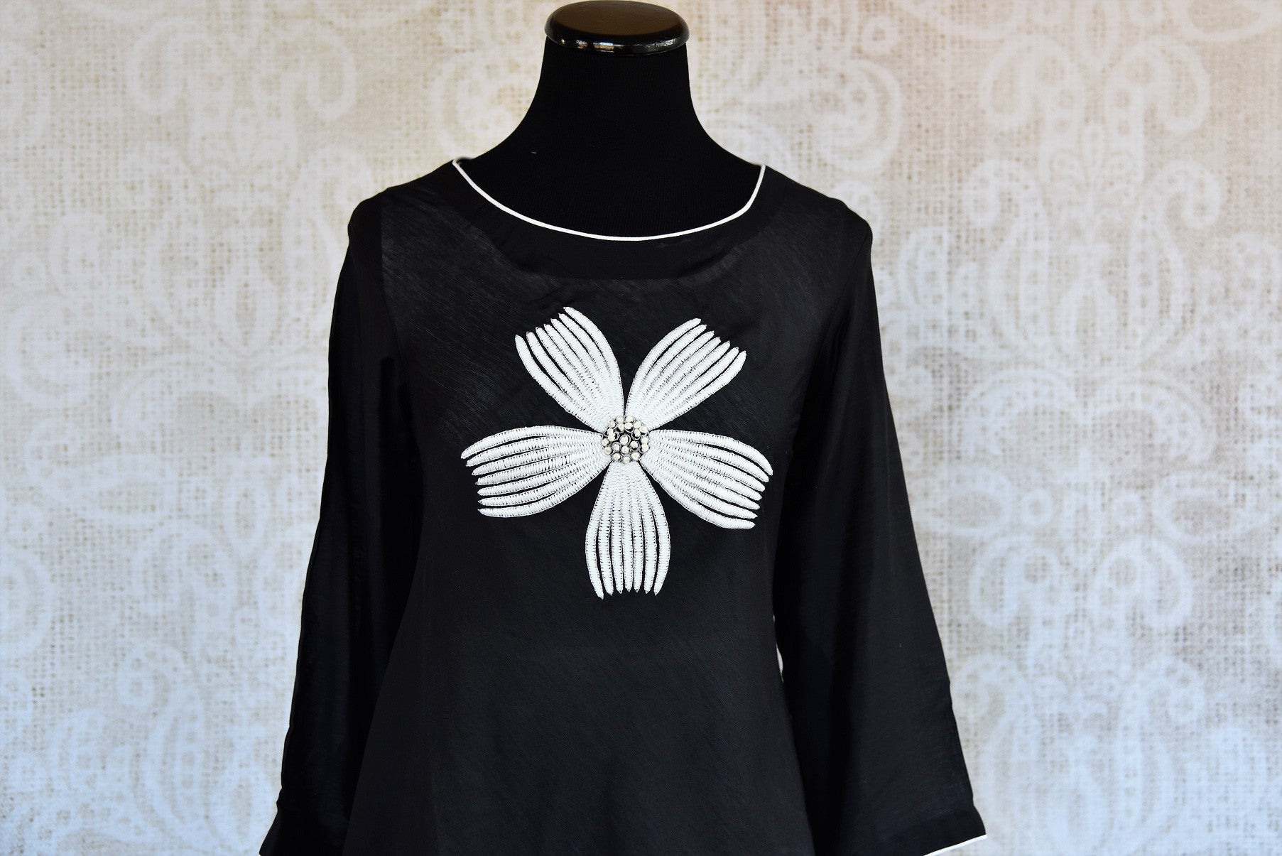 Buy the Black & white malmal cotton Indian outfit with a side tail cut online or from our Pure Elegance store in USA. It is perfect for any wedding or reception. Close up.