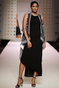 Shop black high slit dress online in USA with aari embroidery cape. Keep your style perfect with a stylish range of Indian designer dresses from Pure Elegance fashion store in USA. If you want to shop for modern Indian clothing online, then browse through our online store and shop at the comfort of your home.-full view