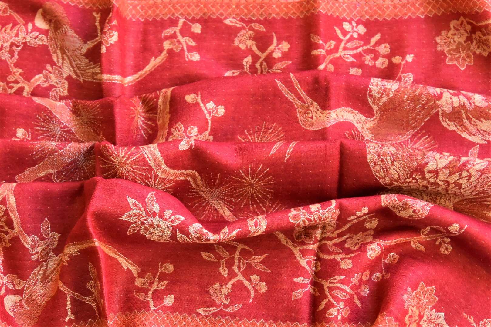 Shop stunning red Kani weave stole online in USA. Shop beautiful designer stoles, embroidered dupattas, Banarasi dupattas, handwoven dupatta from Pure Elegance Indian fashion store in USA.-full view