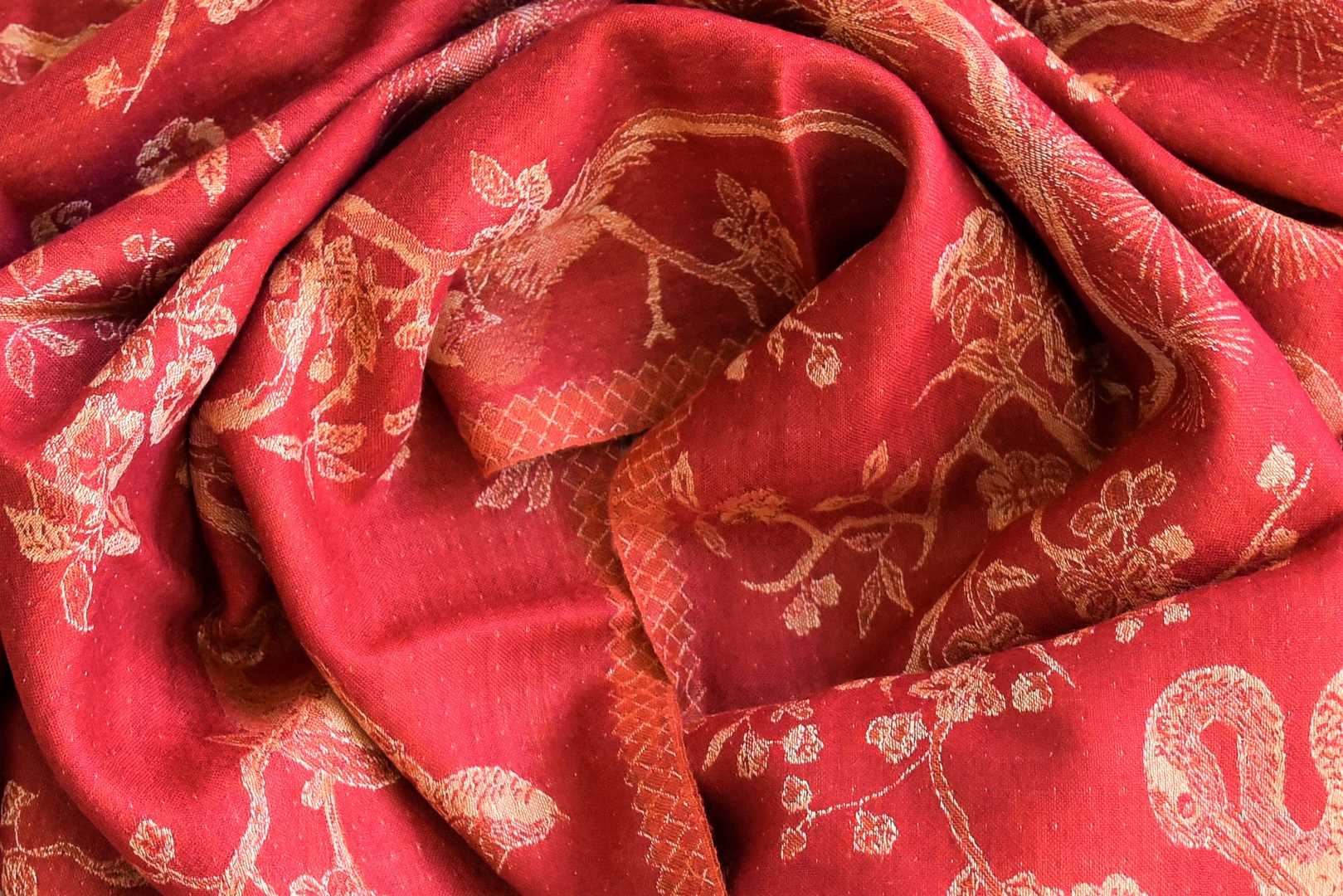Shop stunning red Kani weave stole online in USA. Shop beautiful designer stoles, embroidered dupattas, Banarasi dupattas, handwoven dupatta from Pure Elegance Indian fashion store in USA.-closeup