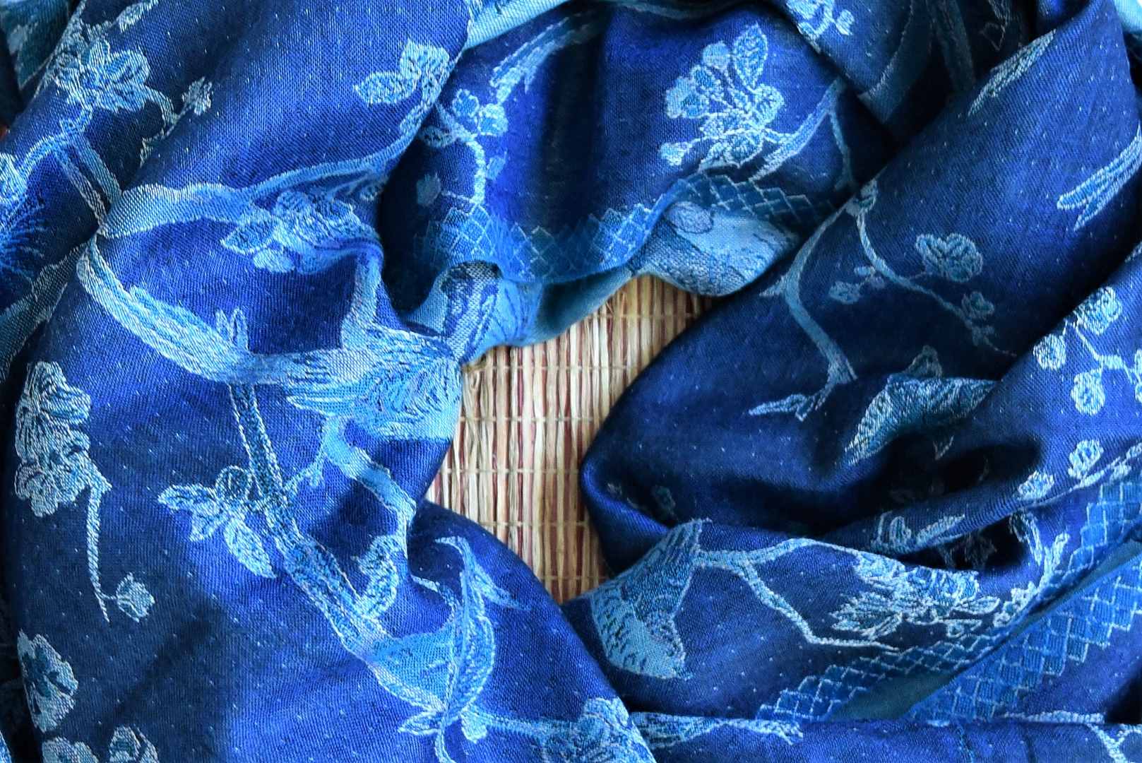Buy beautiful blue Kani weave stole online in USA. Shop beautiful designer stoles, embroidered dupattas, Banarasi dupattas, handwoven dupatta from Pure Elegance Indian fashion store in USA.-closeup