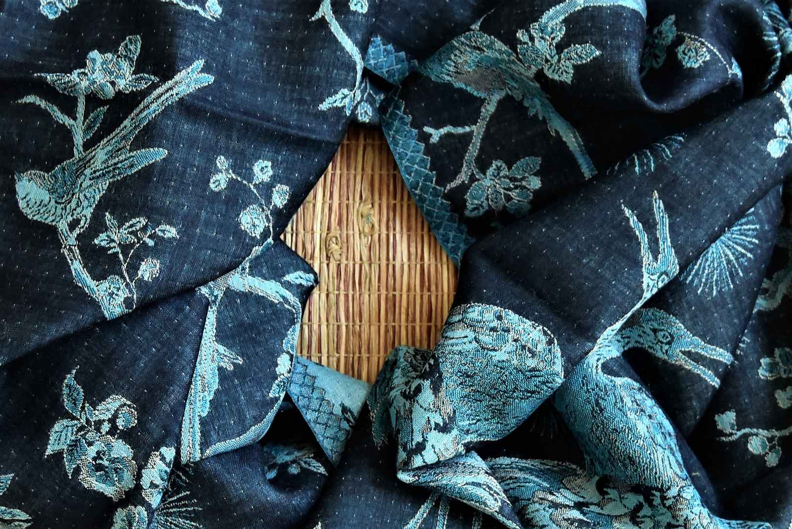 Shop stunning dark blue Kani weave stole online in USA. Shop beautiful designer stoles, embroidered dupattas, Banarasi dupattas, handwoven dupatta from Pure Elegance Indian fashion store in USA.-closeup