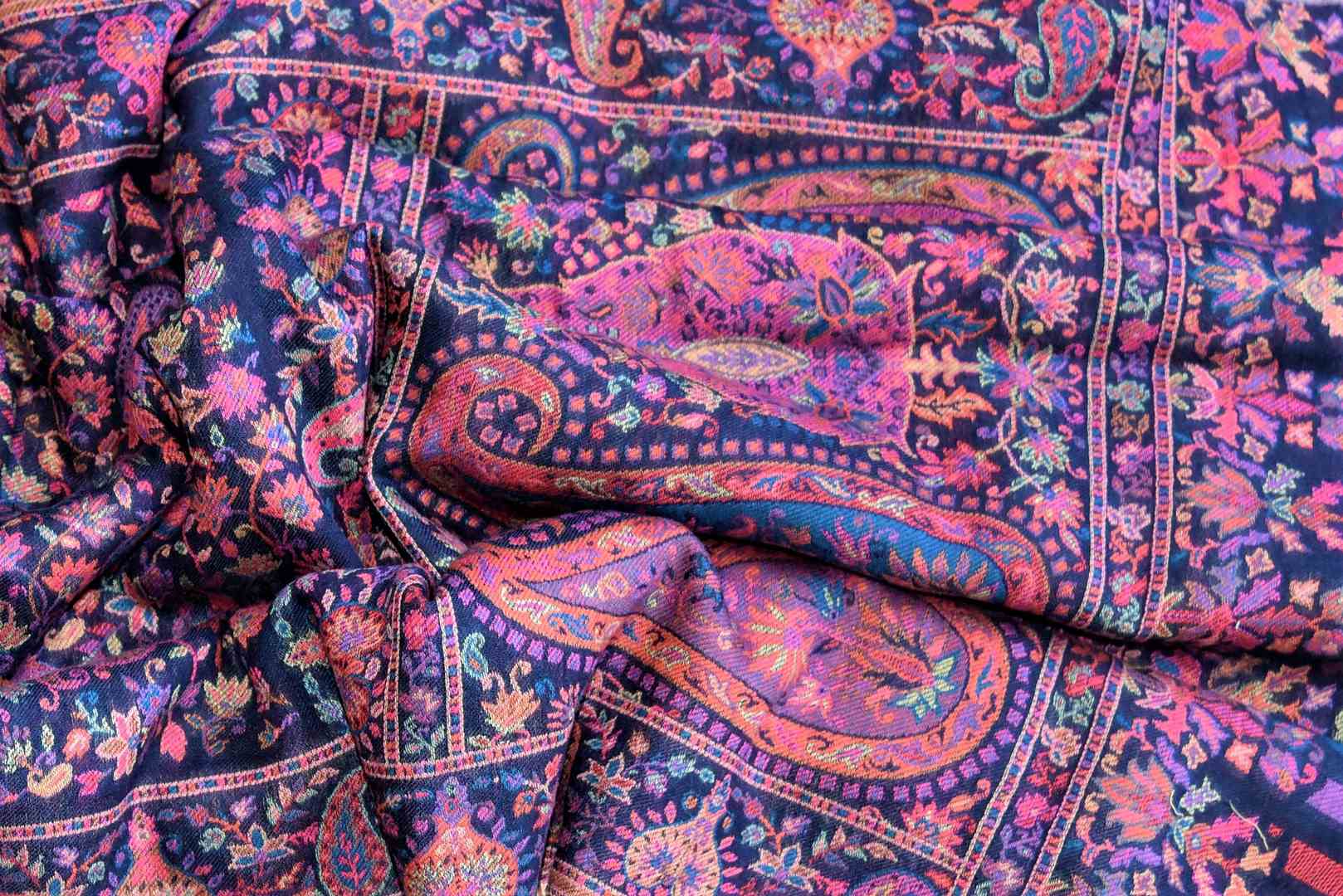 Shop stunning purple Kani weave stole online in USA. Shop beautiful designer stoles, embroidered dupattas, Banarasi dupattas, handwoven dupatta from Pure Elegance Indian fashion store in USA.-full view