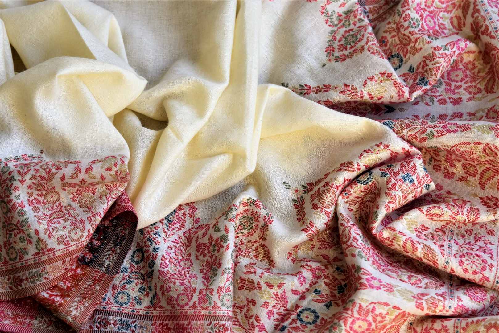 Shop beautiful cream stole with Kani weave online in USA. Shop beautiful designer stoles, embroidered dupattas, Banarasi dupattas, handwoven dupatta from Pure Elegance Indian fashion store in USA.-full view