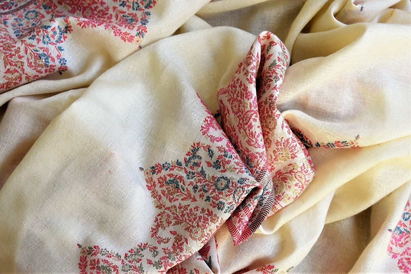Shop beautiful cream stole with Kani weave online in USA. Shop beautiful designer stoles, embroidered dupattas, Banarasi dupattas, handwoven dupatta from Pure Elegance Indian fashion store in USA.-closeup
