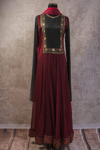500942-suit-long-sleeve-red-black-geometric-pattern-with-gold-embroidery-and-scarf