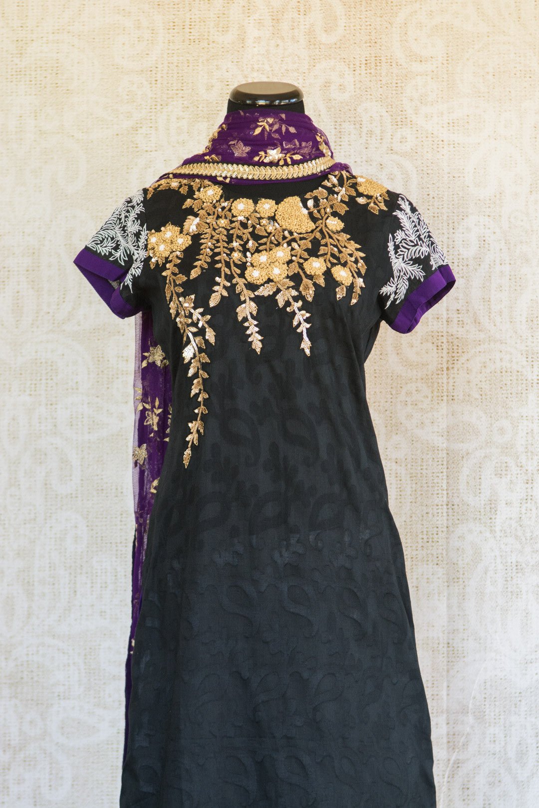 501076-suit-short-sleeve-black-purple-white-gold-silver-embroidery-scarf-top-view