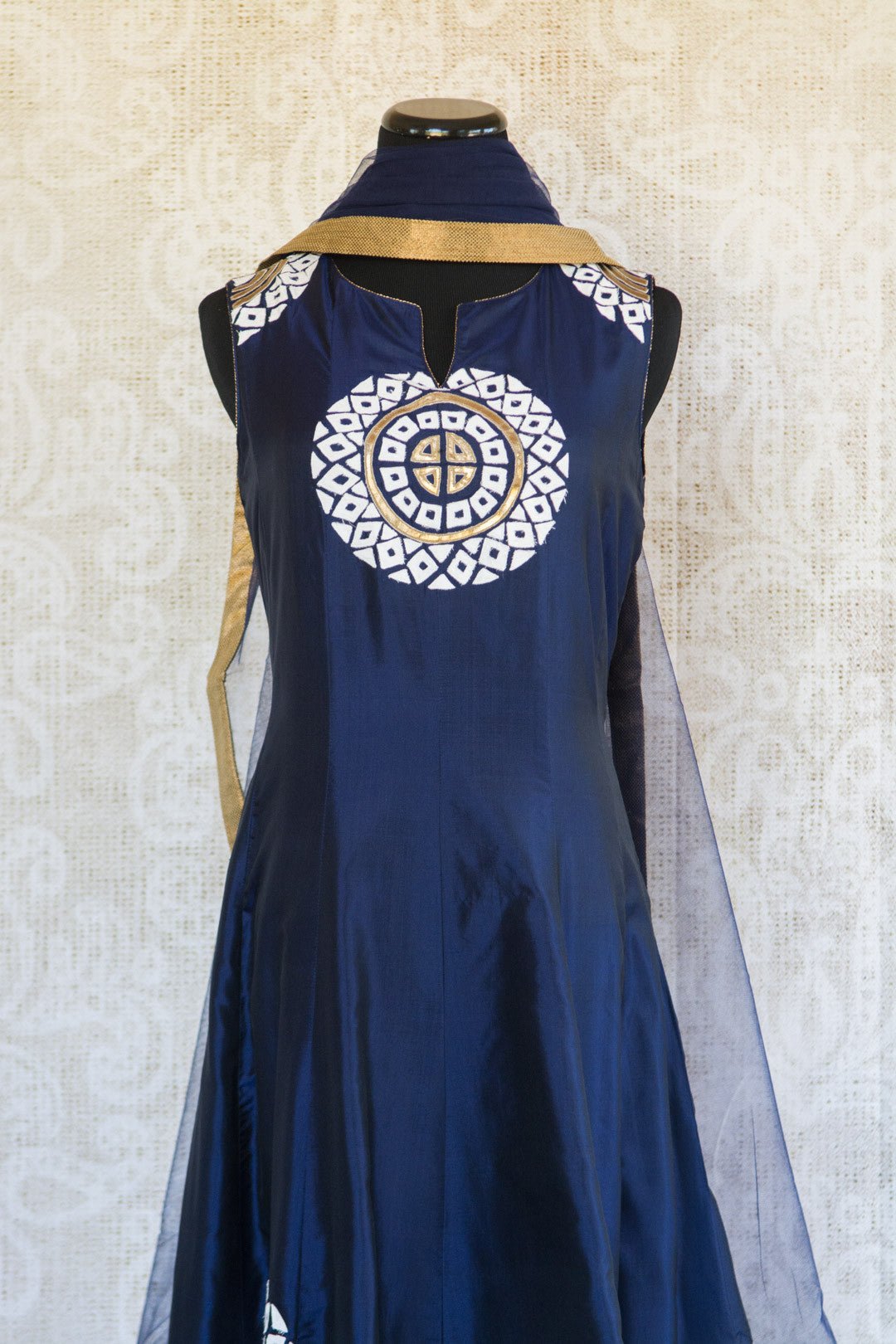 501087-suit-sleeveless-dark-blue-white-gold-circles-embroidered-scarf-top-view