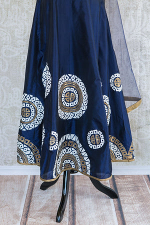 501087-suit-sleeveless-dark-blue-white-gold-circles-embroidered-scarf-skirt-view