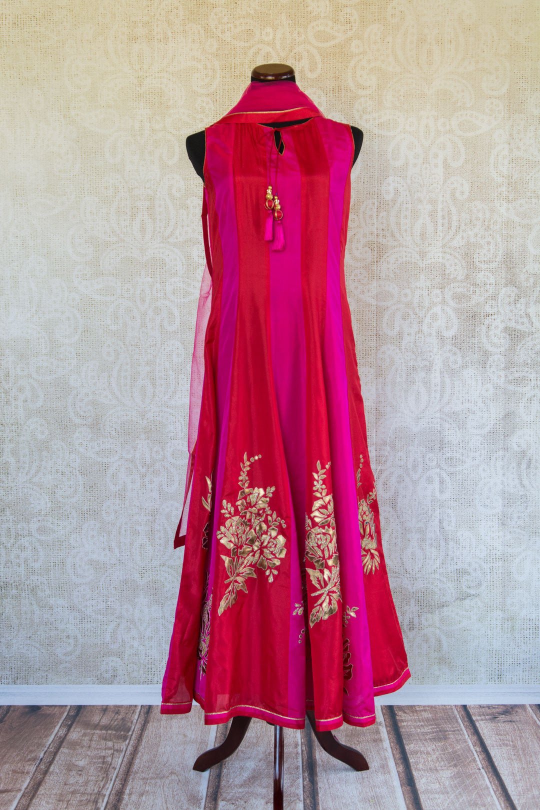 501089-suit-sleeveless-red-fuchsia-striped-suit-elegant-gold-embroidery-scarf