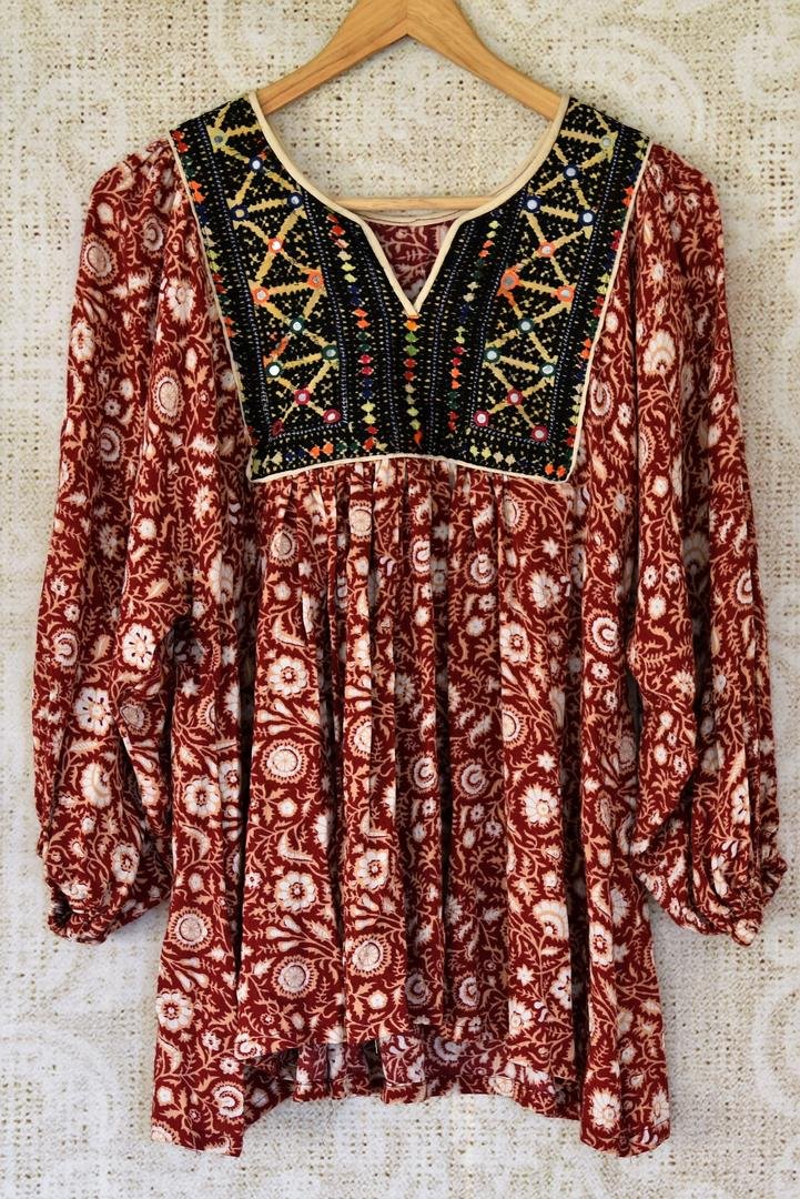 Shop stunning maroon printed and embroidered cotton top online in USA. Choose from an exclusive collection of Indian designer suits, Anarakali dresses, palazzo suits, salwar suits, designer gowns, readymade dupatta, sharara suits from Pure Elegance Indian clothing store in USA.-front