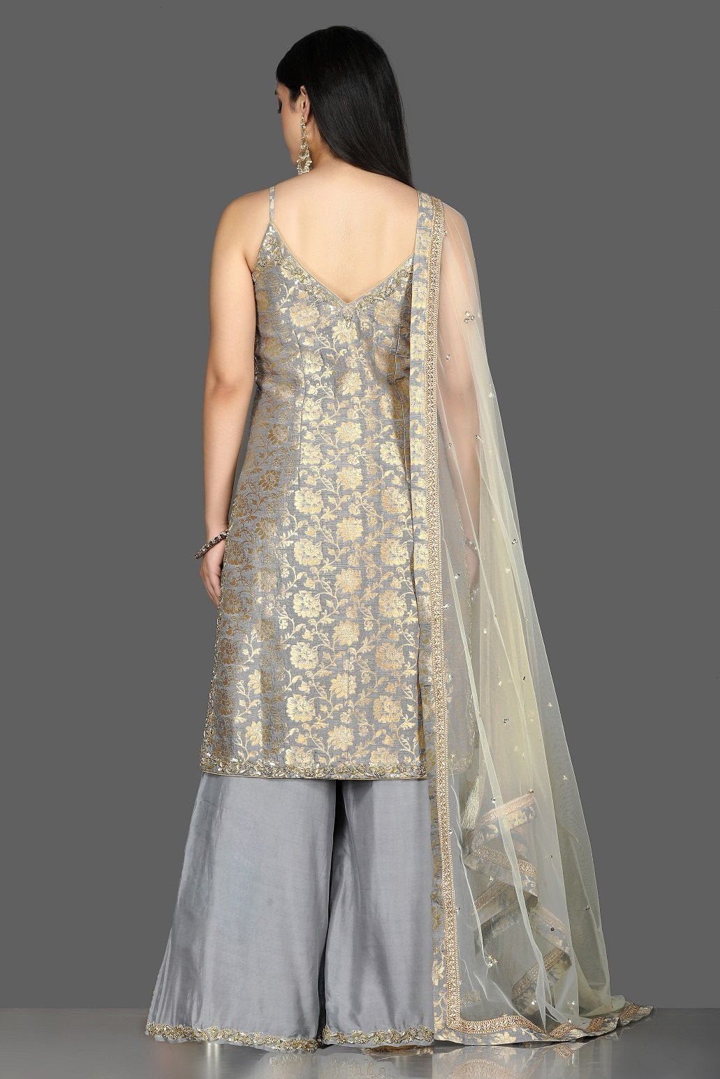 Buy lovely grey embroidered Banarasi kurta online in USA with crepe palazzo. Flaunt ethnic fashion with exquisite designer lehenga, Indian wedding dresses, Anarkali suits from Pure Elegance Indian fashion boutique in USA.-back