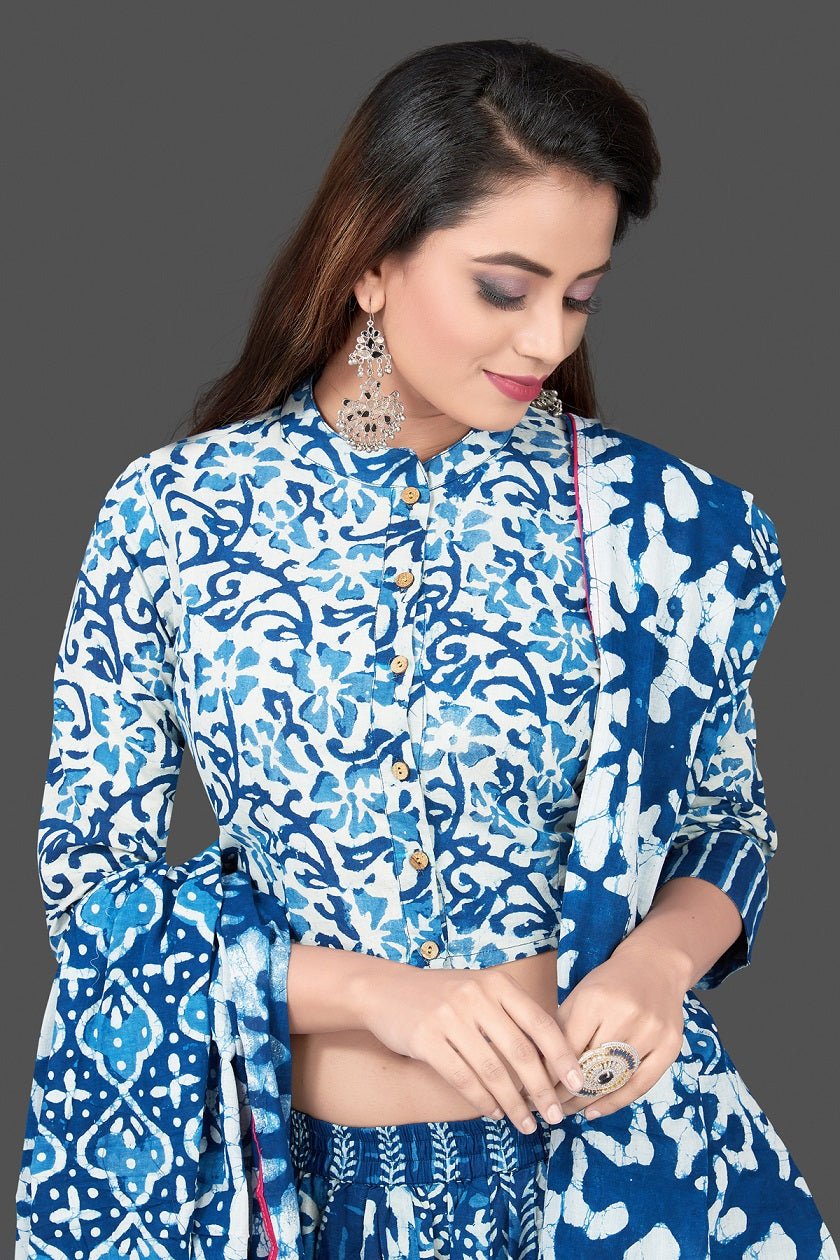 Buy gorgeous blue and white Bagru printed skirt set online in USA with dupatta. Shop designer Indian clothing, wedding lehengas, designer Anarkali, gharara suits, Indian dresses in USA from Pure Elegance Indian fashions store for parties and special occasions.-closeup