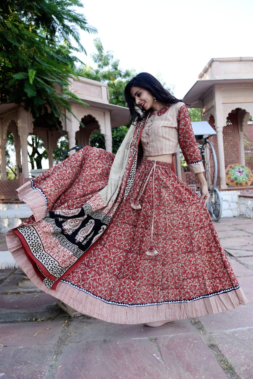 Shop gorgeous red Bagru block print skirt set with matching dupatta. Shop designer Indian clothing, designer lehengas, designer Anarkali, gharara suits, palazzo suits, Indian dresses in USA from Pure Elegance Indian fashions store for parties and special occasions.-side