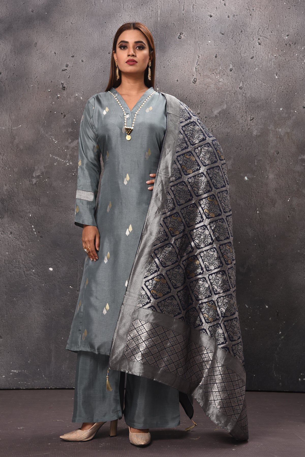 Discover more than 160 dupatta with grey suit super hot