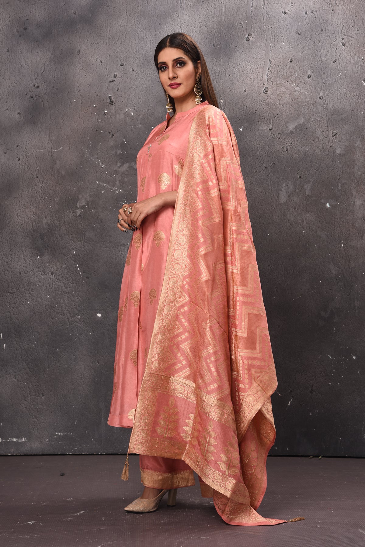 Buy elegant blush pink palazzo suit online in USA with dupatta. Get set for weddings and festive occasions in exclusive designer Anarkali suits, wedding gown, salwar suits, gharara suits, Indowestern dresses from Pure Elegance Indian fashion store in USA.-dupatta