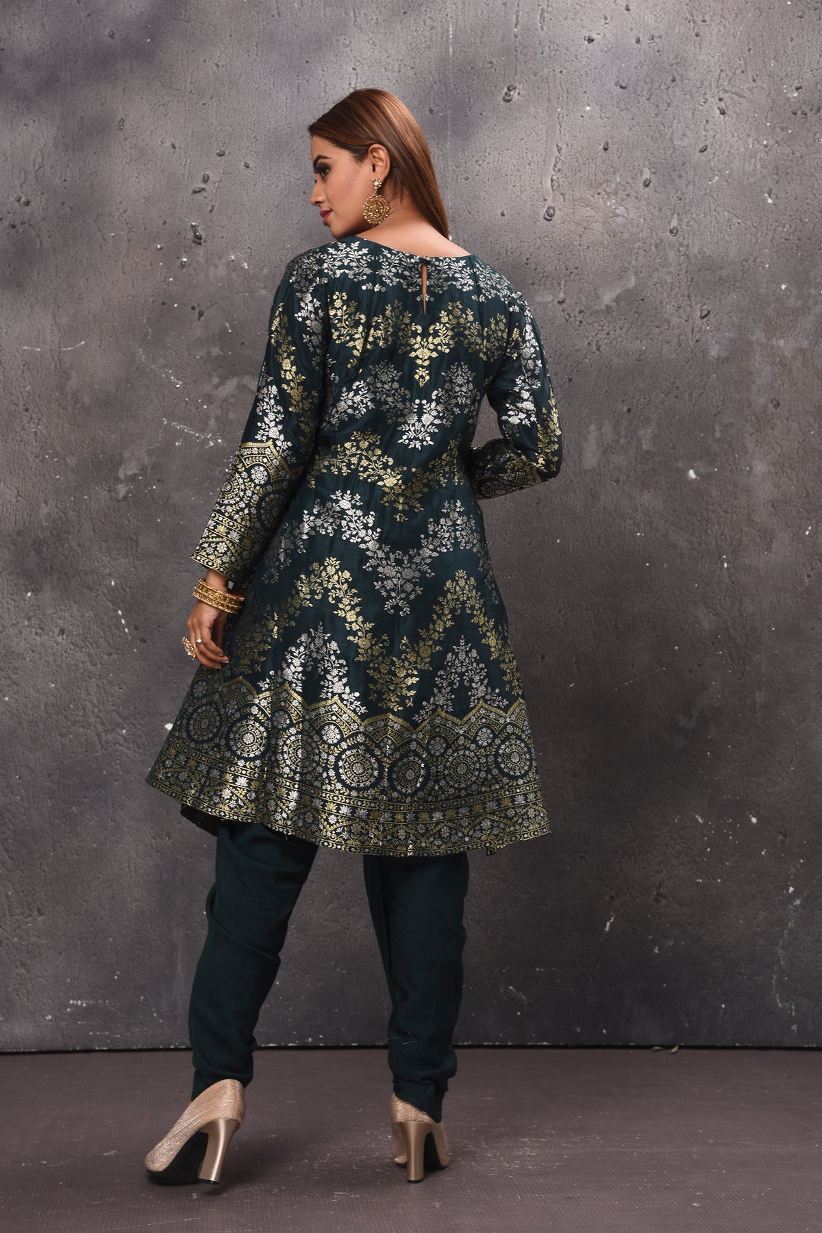  Buy stunning dark green designer salwar suit online in USA with dupatta. Get set for weddings and festive occasions in exclusive designer Anarkali suits, wedding gown, salwar suits, gharara suits, Indowestern dresses from Pure Elegance Indian fashion store in USA.-back