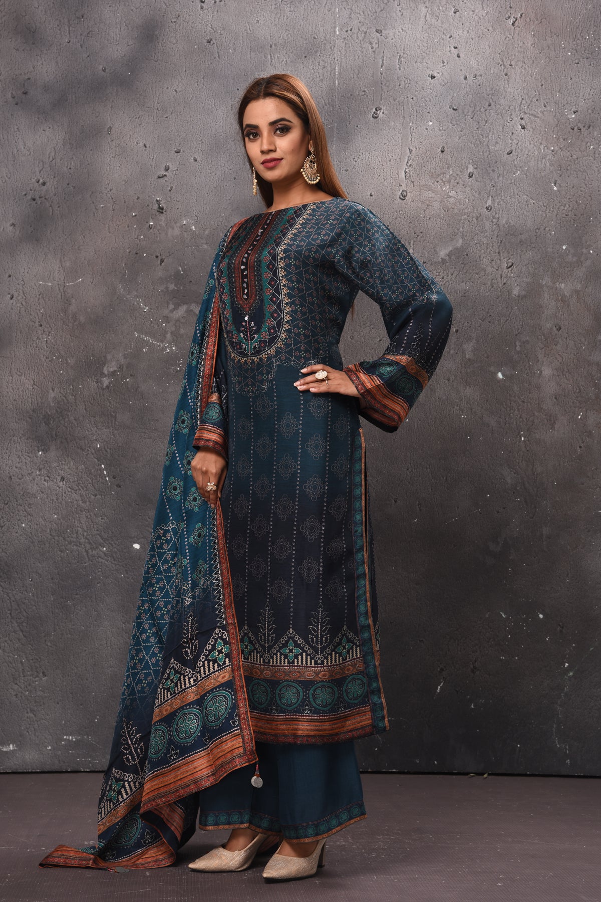Shop teal green printed palazzo suit online in USA with dupatta. Get set for weddings and festive occasions in exclusive designer Anarkali suits, wedding gown, salwar suits, gharara suits, Indowestern dresses from Pure Elegance Indian fashion store in USA.-side