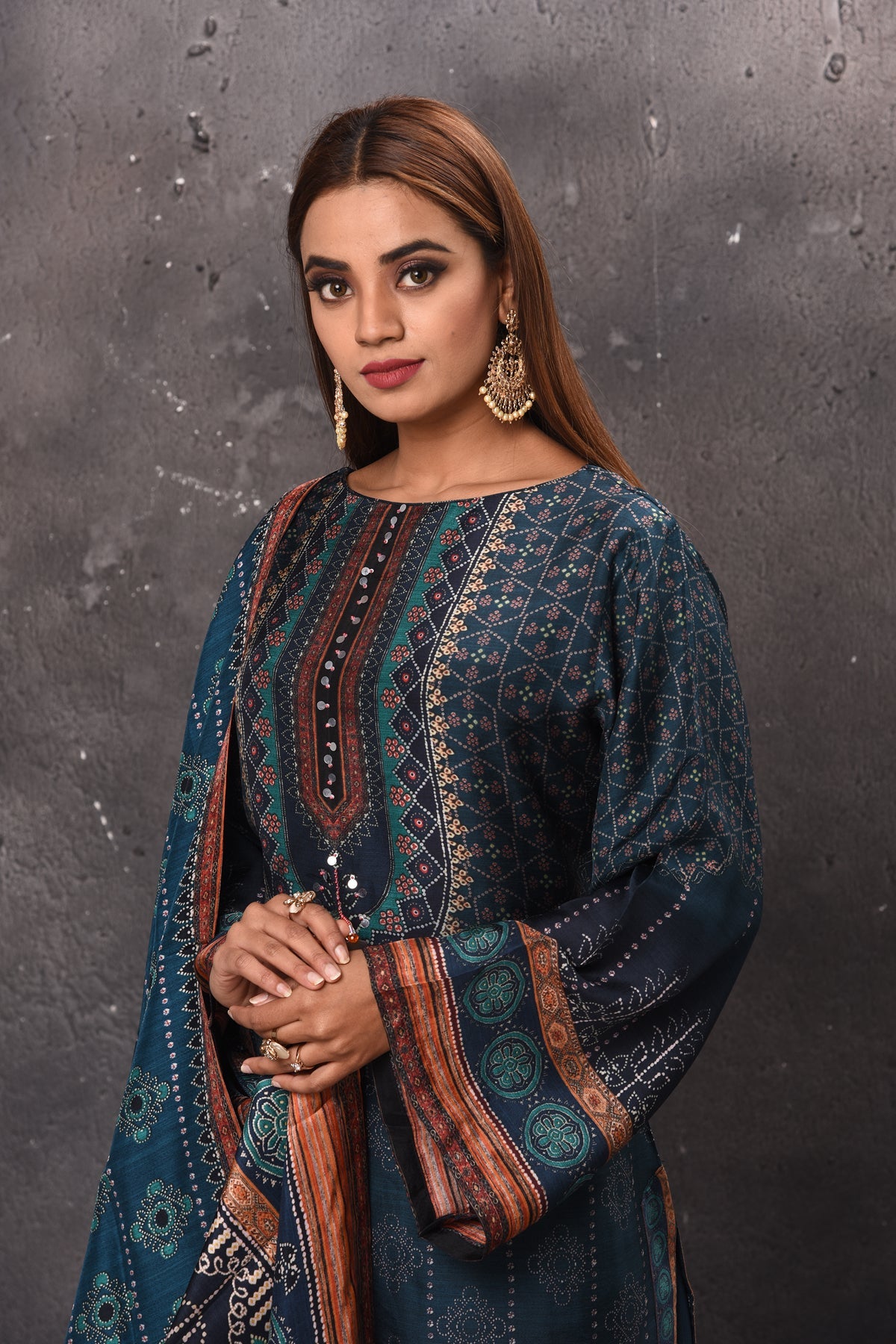 Shop teal green printed palazzo suit online in USA with dupatta. Get set for weddings and festive occasions in exclusive designer Anarkali suits, wedding gown, salwar suits, gharara suits, Indowestern dresses from Pure Elegance Indian fashion store in USA.-closeup