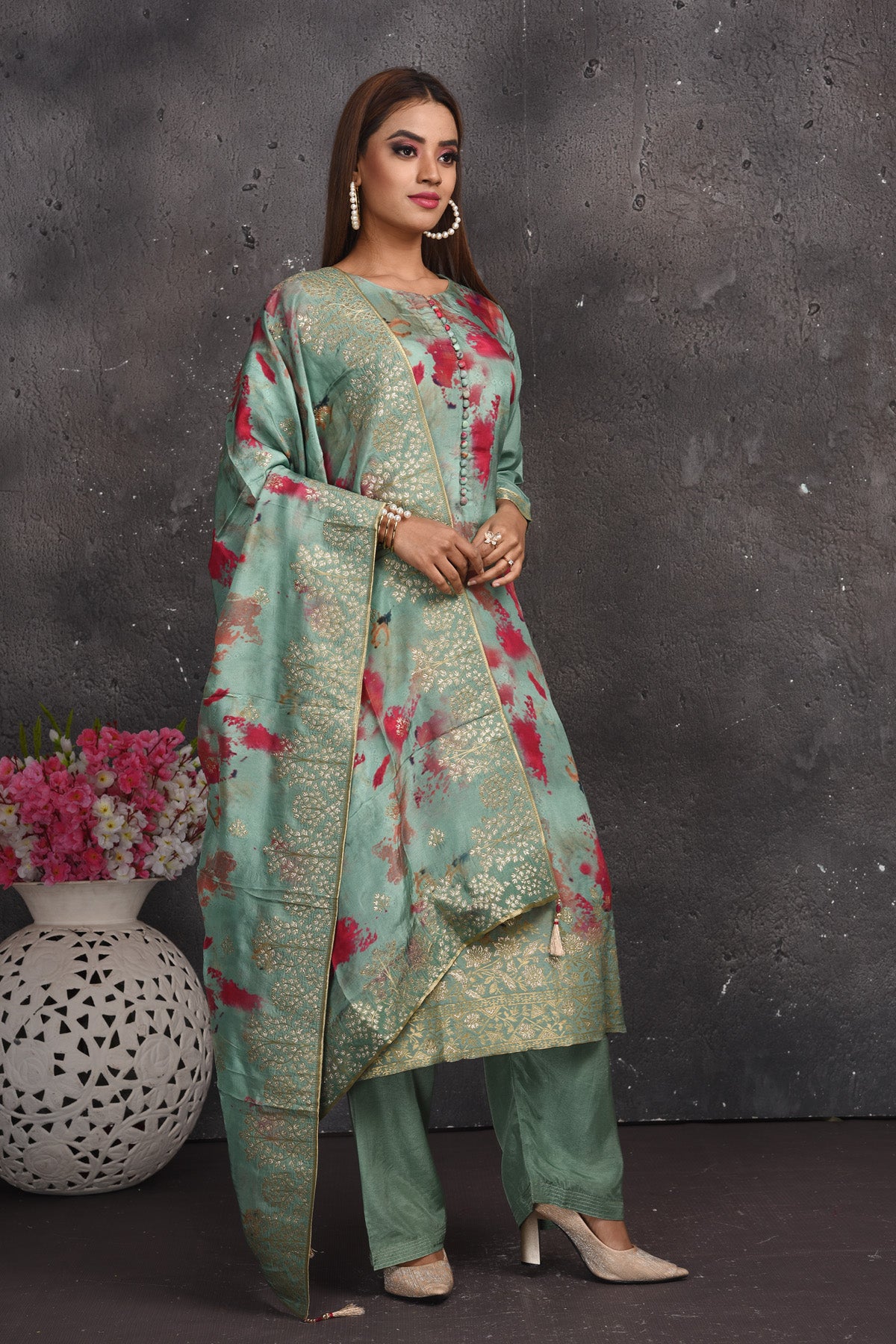 Shop stunning green floral print palazzo suit online in USA. Look your best at weddings and special occasions in exclusive designer lehengas, Anarkali suits, sharara suits. designer gowns and Indian dresses from Pure Elegance Indian fashion store in USA.-dupatta