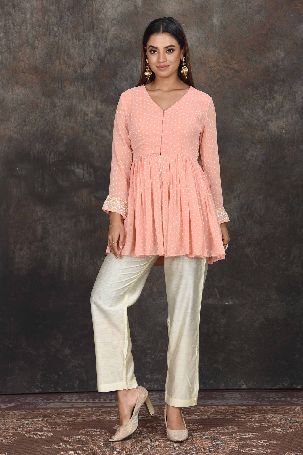 Shop stunning peach and cream Bandhe pant suit online in USA. Dazzle at sangeet and wedding occasions in this beautiful designer lehengas, Anarkali suits, sharara suit, bridal gowns, bridal lehengas from Pure Elegance Indian fashion store in USA.-full view