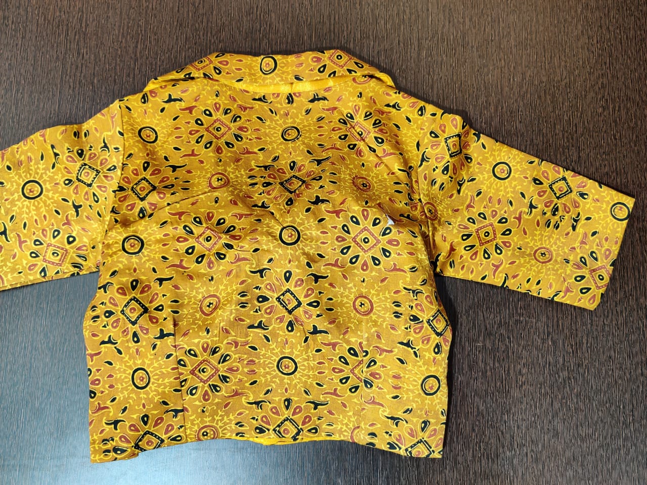Buy gorgeous yellow printed saree blouse online in USA with collar neckline. Elevate your Indian saree style with exquisite readymade saree blouses, embroidered saree blouses, Benarasi sari blouse, designer saree blouse from Pure Elegance Indian clothing store in USA.-back