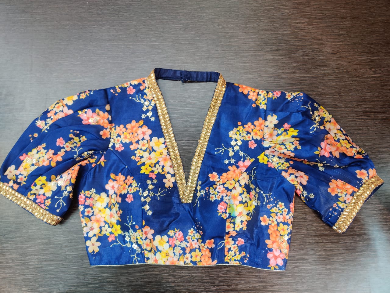 Buy gorgeous indigo blue floral saree blouse online in USA with puff sleeves. Elevate your Indian saree style with exquisite readymade sari blouse, embroidered saree blouses, Banarasi sari blouse, designer saree blouse from Pure Elegance Indian clothing store in USA.-front