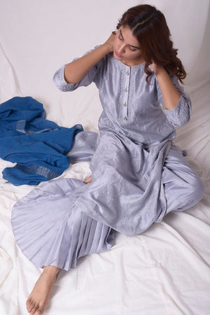 Buy grey lucknowi suit online in USA with pearl work. Be the talk of parties and weddings with exquisite designer gowns, Indian suits, Anarkali dresses, Indo-western dresses from Pure Elegance Indian clothing store in USA.Shop online now.-close up