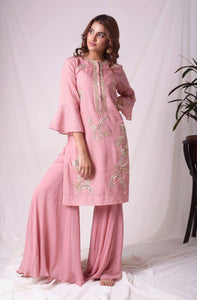 Buy dusty pink chanderi suit online in USA. Be the talk of parties and weddings with exquisite designer gowns, Indian suits, Anarkali dresses, Indo-western dresses from Pure Elegance Indian clothing store in USA .Shop online now.-full view