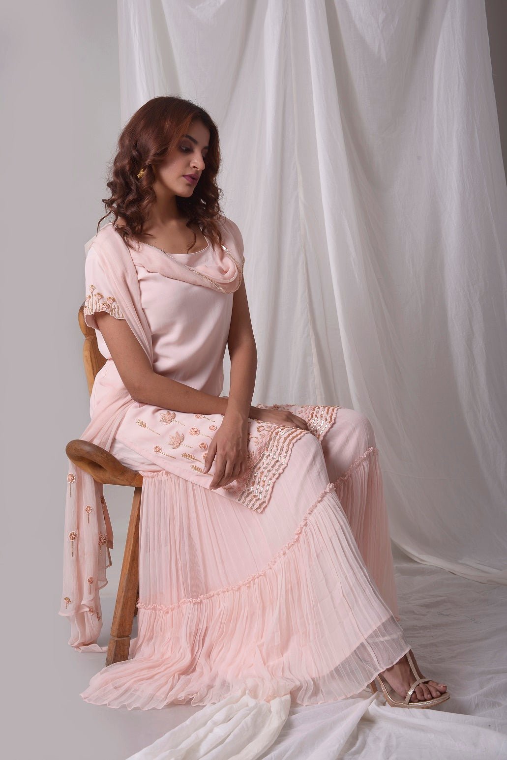 Buy pink georgette suit online in USA. Be the talk of parties and weddings with exquisite designer gowns, sharara suits, Anarkali suits, salwar suits from Pure Elegance Indian clothing store in USA. Shop online now.-close up
