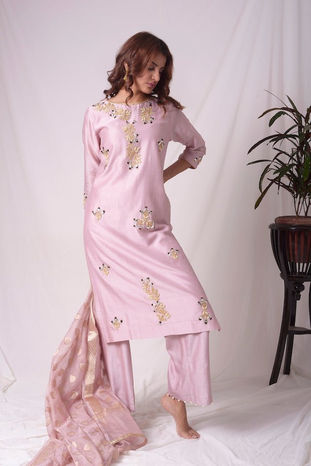 Buy purple chanderi suit online in USA. Be the talk of parties and weddings with exquisite designer gowns, sharara suits, Anarkali suits, salwar suits from Pure Elegance Indian clothing store in USA. Shop online now.-side view
