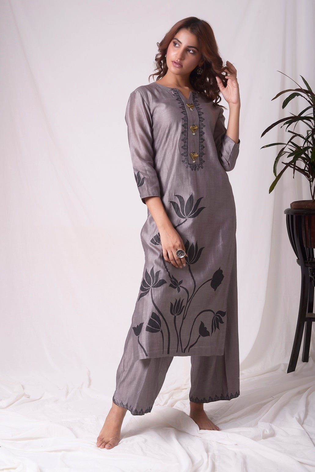 Buy grey chanderi suit online in USA with organza patching. Be the talk of parties and weddings with exquisite designer gowns, sharara suits, Anarkali suits, salwar suits from Pure Elegance Indian clothing store in USA. Shop online now.-full view