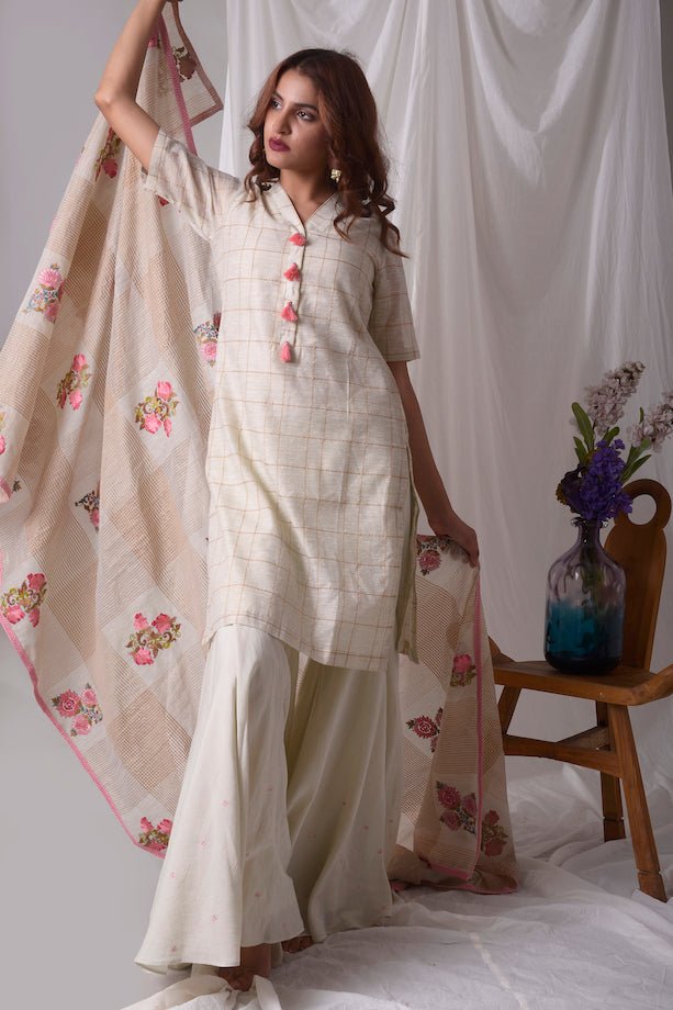 Buy off-white cotton linen suit online USA. Suit has pink design work.It has 3/4 length sleeves with white palazzo and pink duppatta which has mix badi booti. Simple look makes it elegant. Be the talk of parties and weddings with exquisite designer gowns from Pure Elegance Indian clothing store in USA. Shop online now.-full view-2