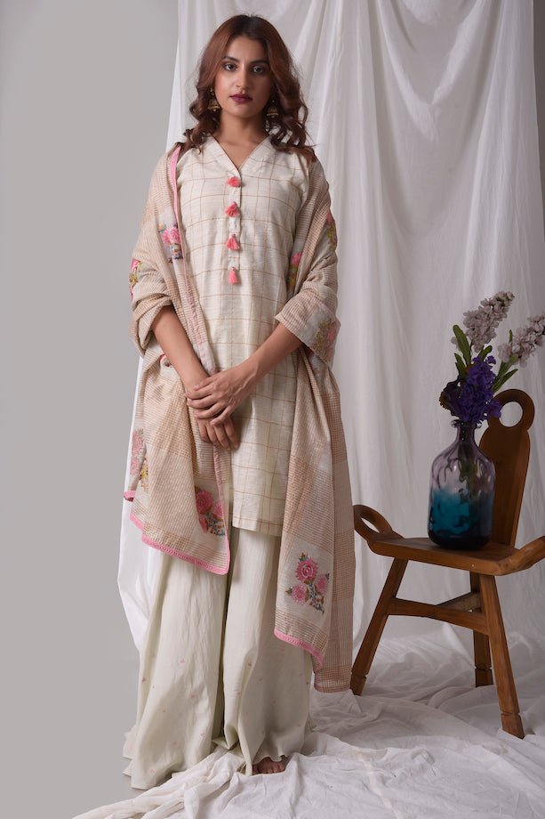 Buy off-white cotton linen suit online USA. Suit has pink design work.It has 3/4 length sleeves with white palazzo and pink duppatta which has mix badi booti. Simple look makes it elegant. Be the talk of parties and weddings with exquisite designer gowns from Pure Elegance Indian clothing store in USA. Shop online now.-full view