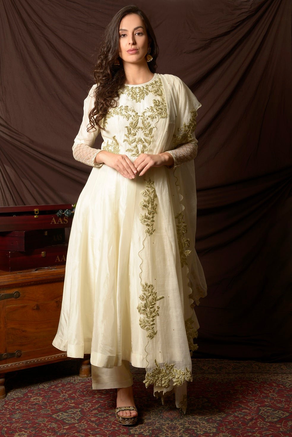 Buy gorgeous off-white embroidered Uppada silk suit online in USA with matching dupatta. Shine at weddings and special occasions with beautiful Indian designer suits, gowns, lehengas from Pure Elegance Indian clothing store in USA.-front