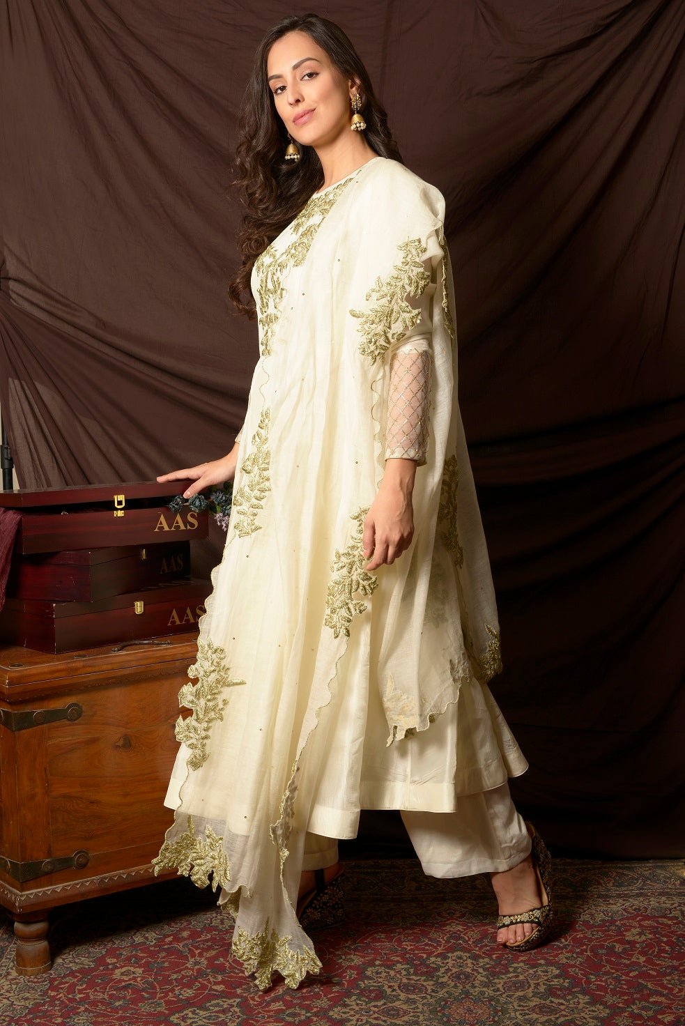 Buy gorgeous off-white embroidered Uppada silk suit online in USA with matching dupatta. Shine at weddings and special occasions with beautiful Indian designer suits, gowns, lehengas from Pure Elegance Indian clothing store in USA.-suit