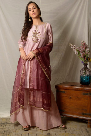 Buy alluring dull mauve gota work chanderi suit online in USA with maroon dupatta and matching palazzo. Shine at weddings and special occasions with beautiful Indian designer suits, gowns, lehengas from Pure Elegance Indian clothing store in USA.-front