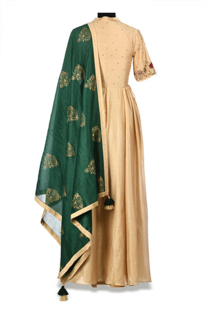 Shop elegant beige embroidered chanderi Anarkali online in USA with green block print dupatta. Shine at weddings and special occasions with beautiful Indian designer Anarkali suits, salwar suits, sharara suits, designer lehengas from Pure Elegance Indian clothing store in USA.-back
